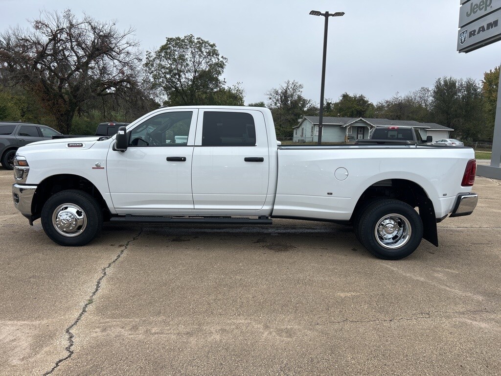 2026 Ram 3500 Tradesman photo 2