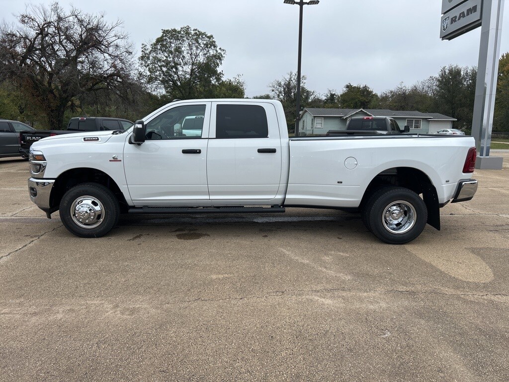 2026 Ram 3500 Tradesman photo 2