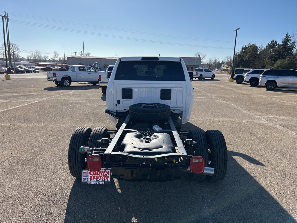 New 2026 Ram 3500 Chassis Cab TRADESMAN CREW 4X4 60' CA Pickup
