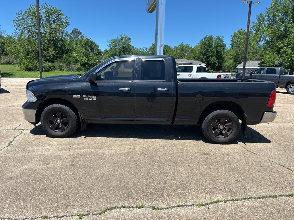 2016 Ram 1500 SLT photo 2