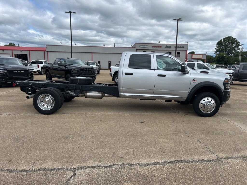 2026 Ram 5500 Tradesman photo 3