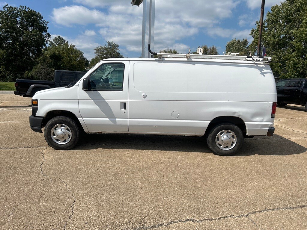 2010 Ford E-250 photo 2