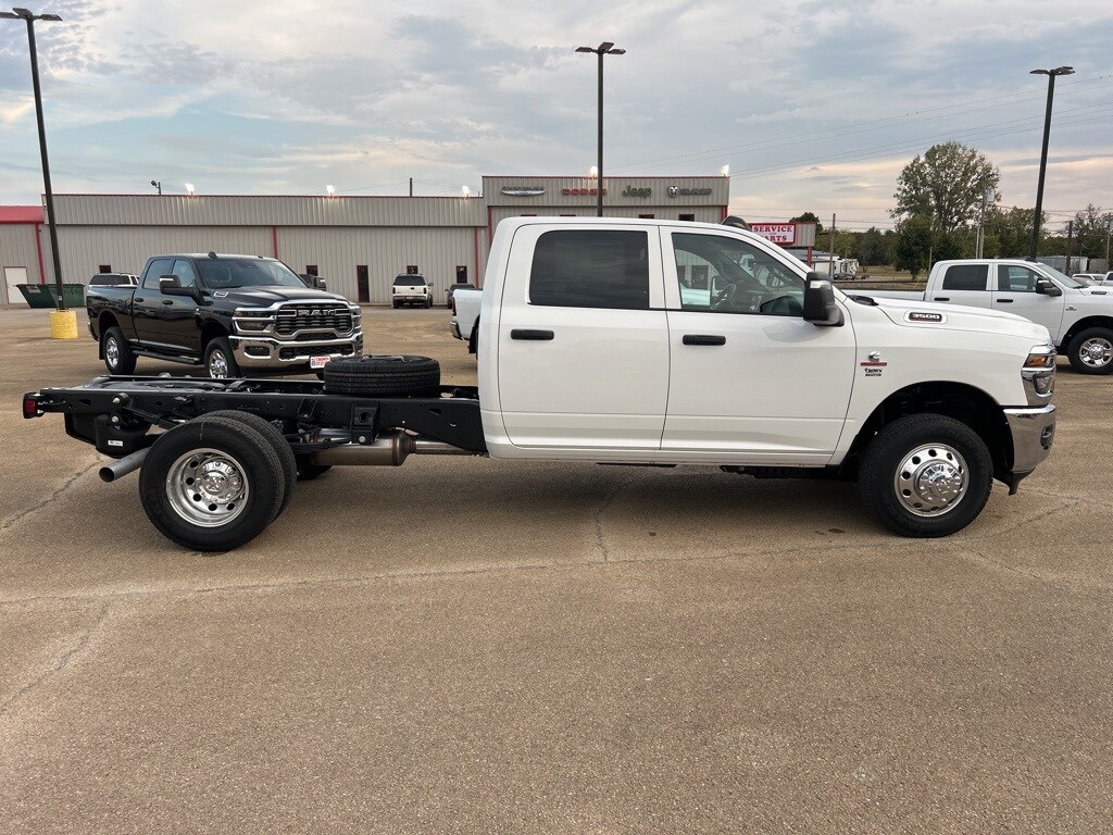 2026 Ram 3500 Tradesman photo 4