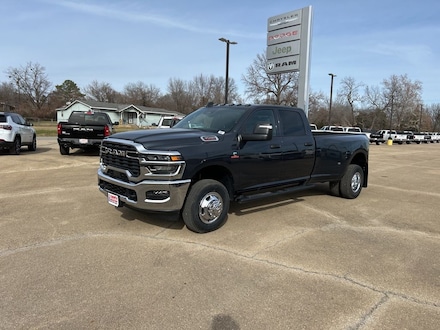2026 Ram 3500 TRADESMAN CREW CAB 4X4 8' BOX Pickup