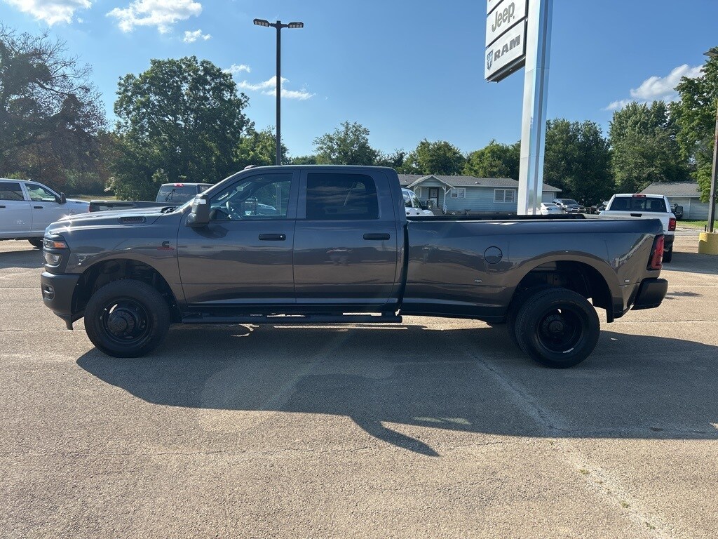 2025 Ram 3500 Tradesman photo 2