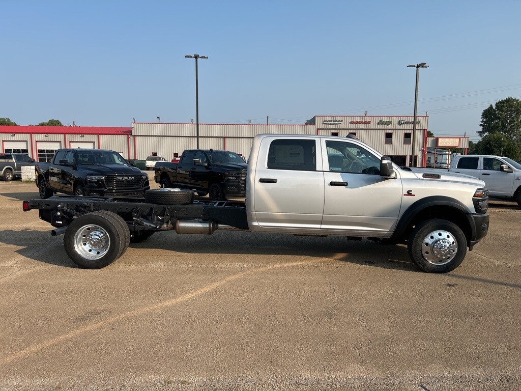 2026 Ram 5500 Tradesman photo 4