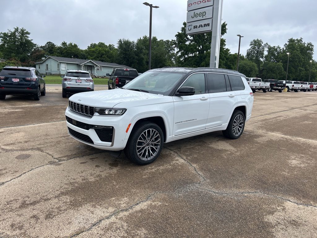 2026 Jeep Grand Cherokee L Summit 4x4's photo