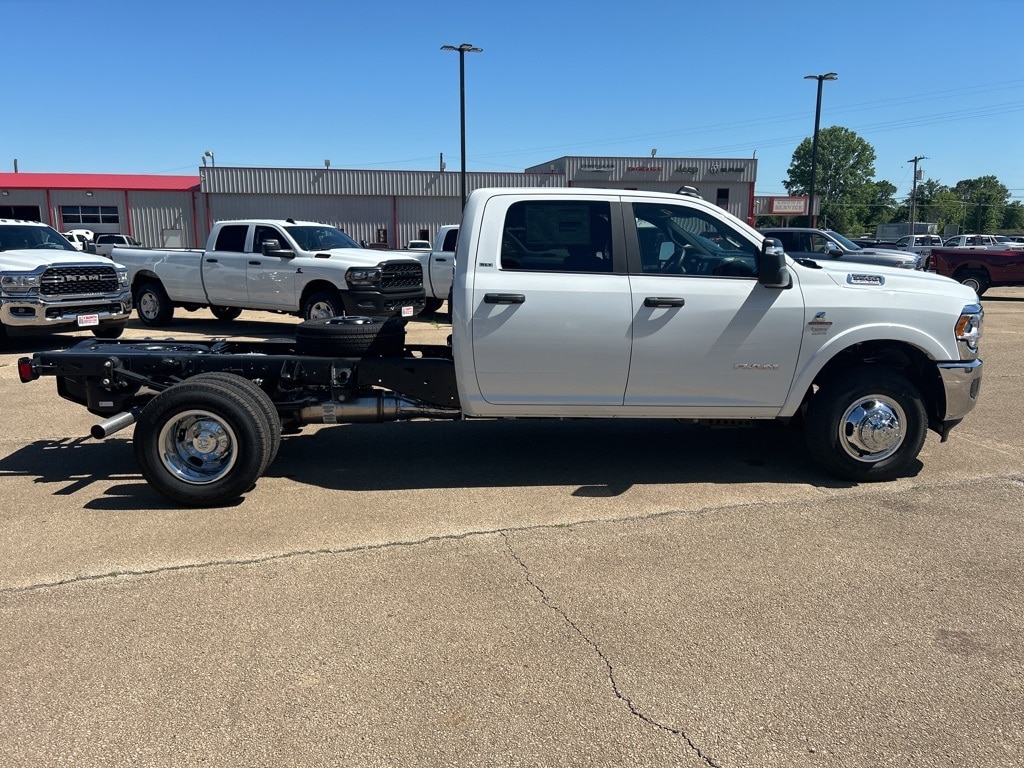 New 2024 Ram 3500 Chassis Cab 3500 SLT CREW CAB CHASSIS 4X4 60' CA Pickup