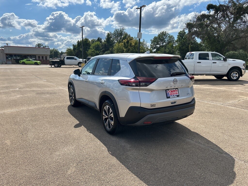 2023 Nissan Rogue SV photo 2