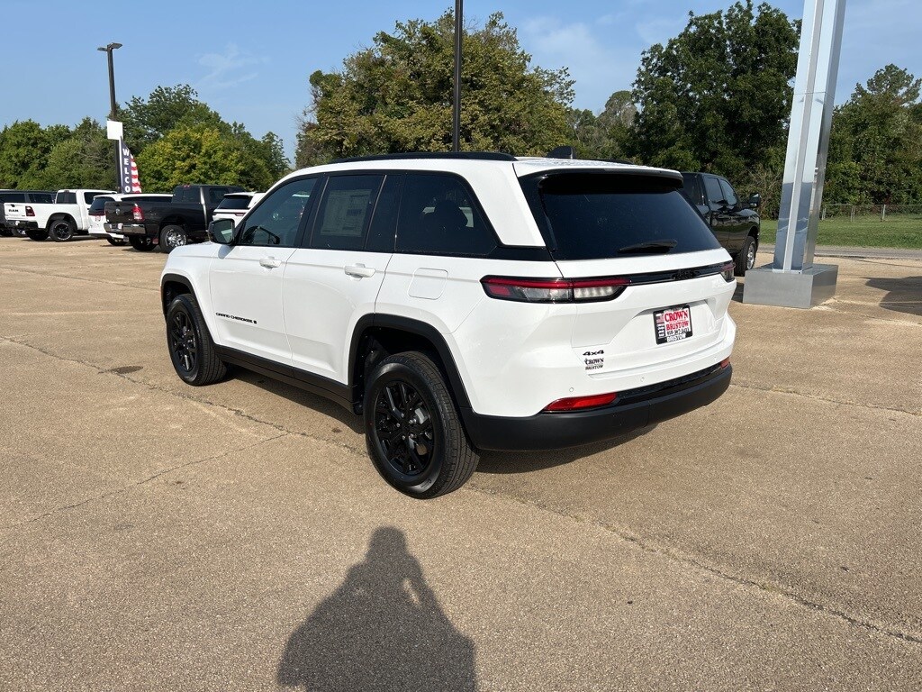 2024 Jeep Grand Cherokee Altitude photo 3