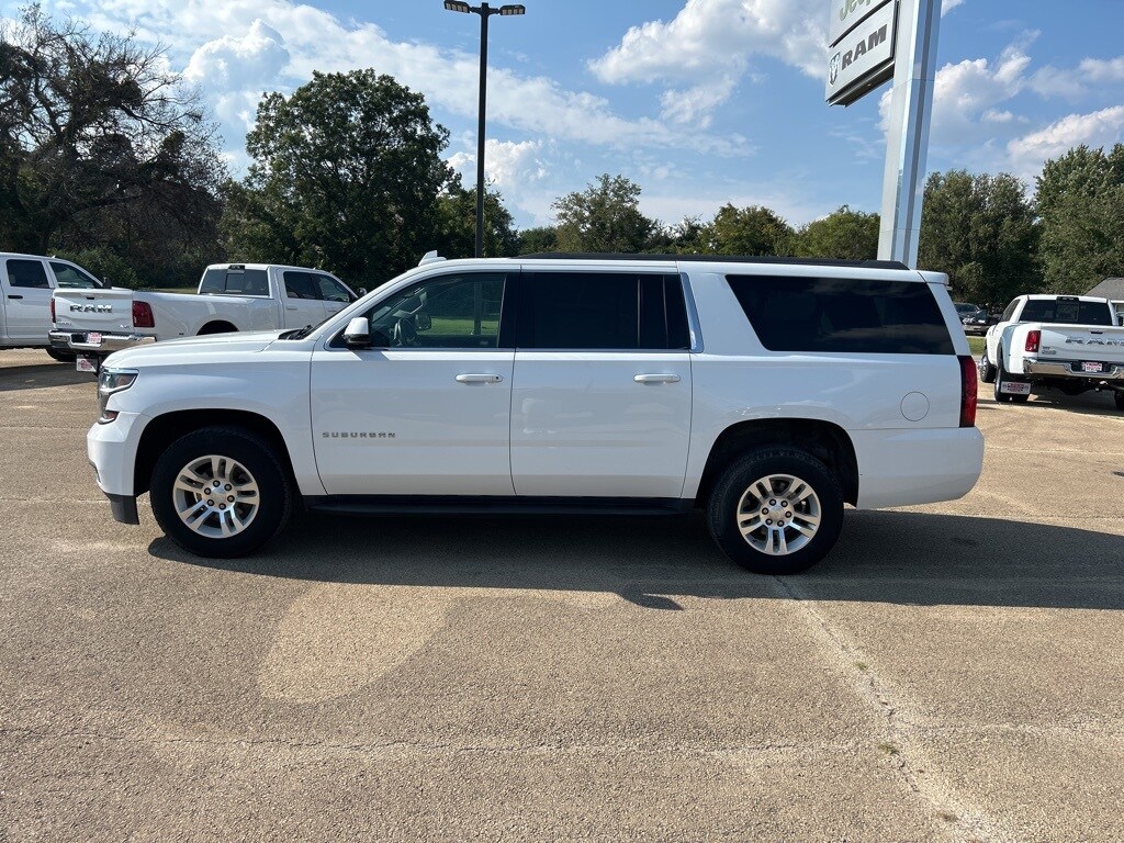 2017 Chevrolet Suburban LS photo 2