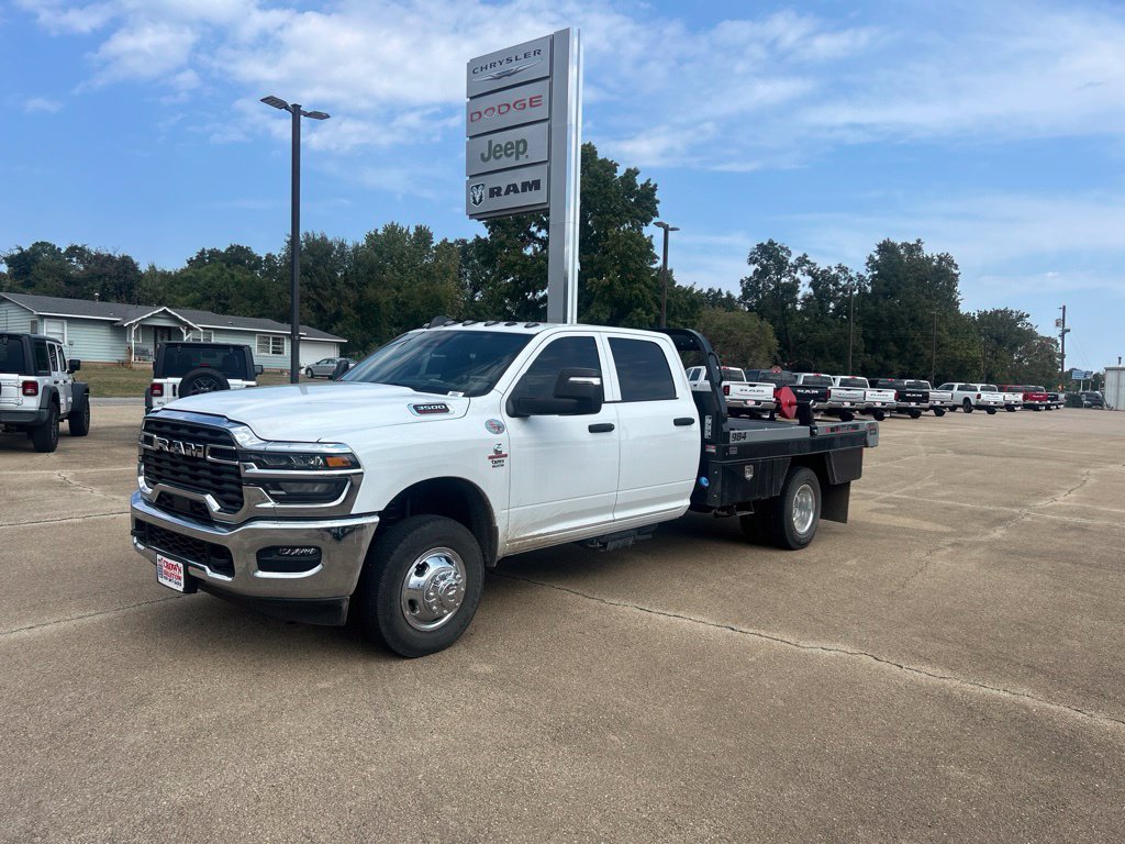 2026 Ram 3500 CREW CAB CHASSIS 4X4 Pickup