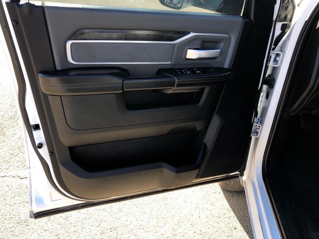 2021 Ram 3500 SLT photo 4
