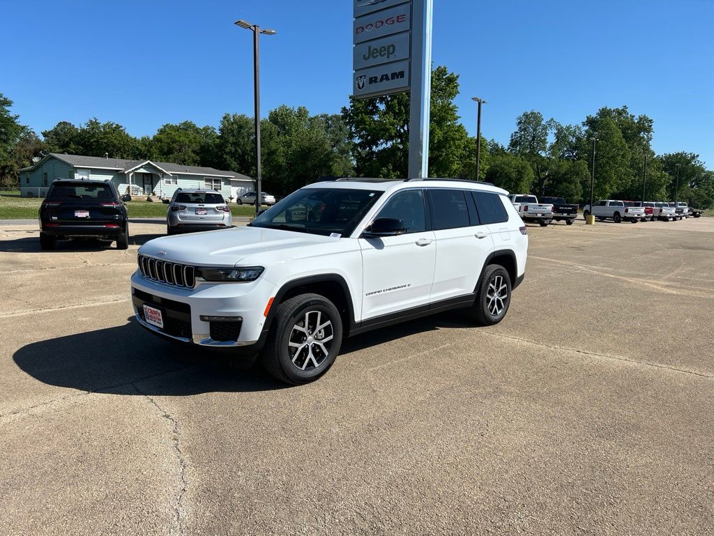 2024 Jeep Grand Cherokee L Limited 4x4's photo