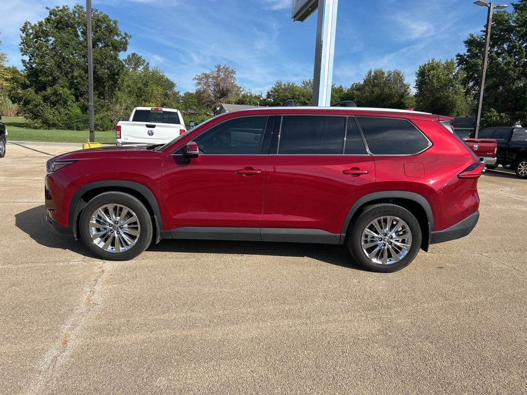 Used 2024 Toyota Grand Highlander Platinum with VIN 5TDAAAB52RS035827 for sale in Bristow, OK