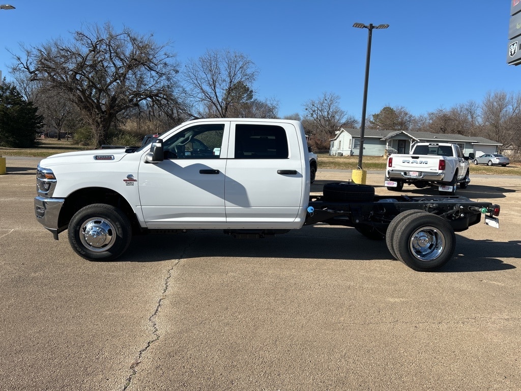 New 2026 Ram 3500 Chassis Cab TRADESMAN CREW 4X4 60' CA Pickup