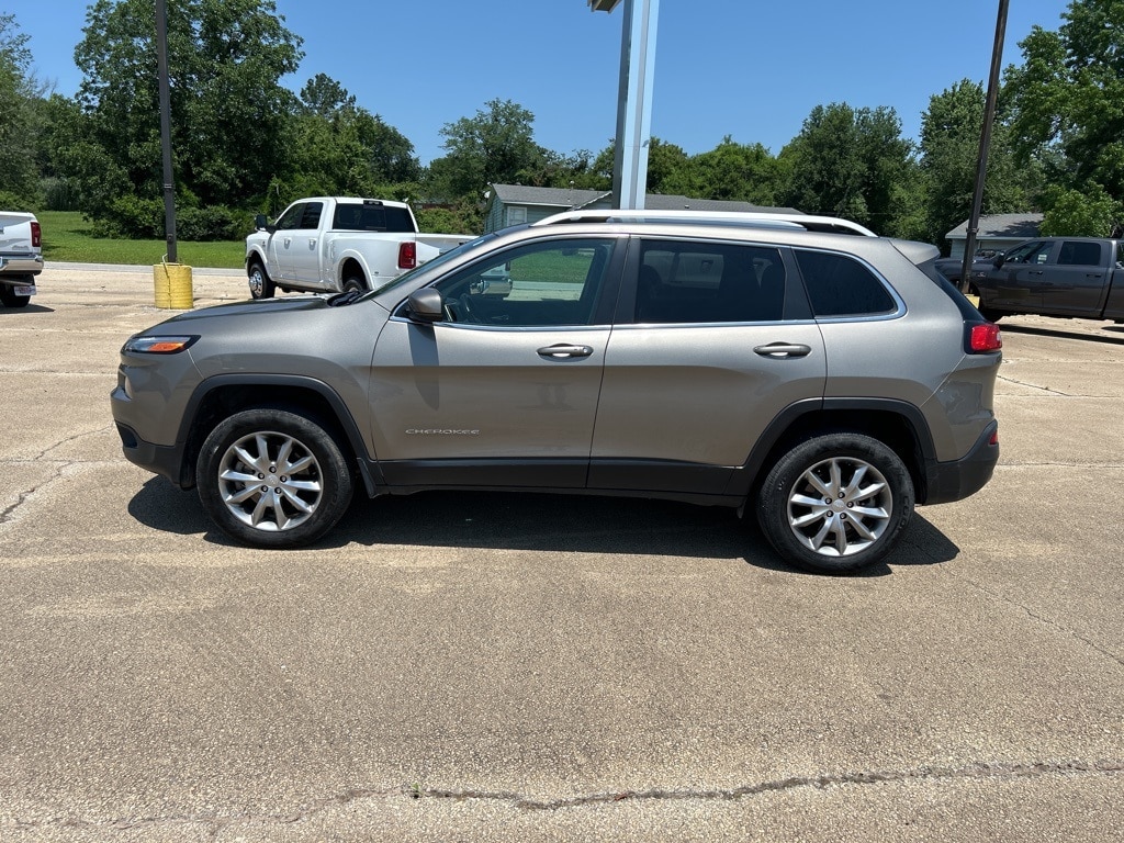 Used 2018 Jeep Cherokee Limited with VIN 1C4PJMDX4JD571589 for sale in Bristow, OK
