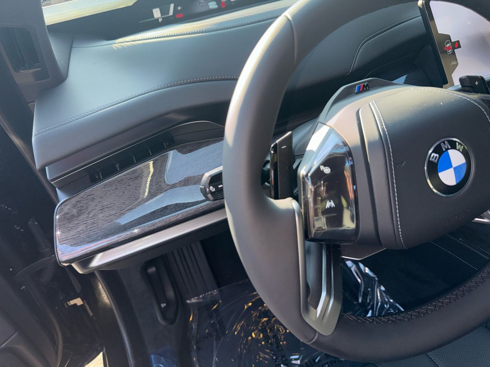 2027 BMW 7 Series 740i - Photo 40
