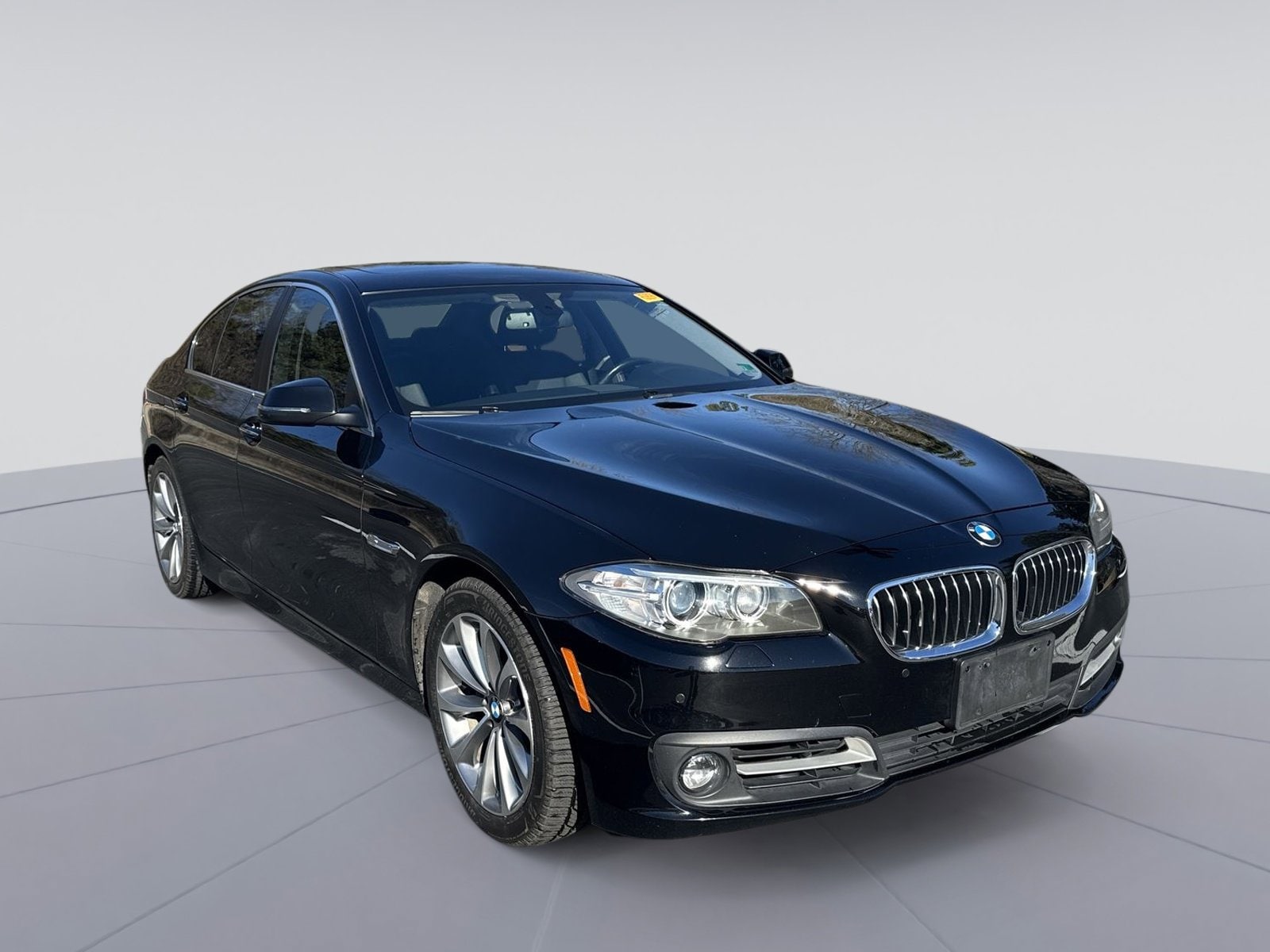 2016 BMW 5 Series 528i's photo