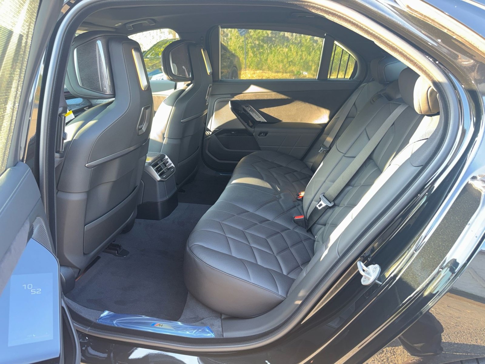 2027 BMW 7 Series 740i - Photo 25