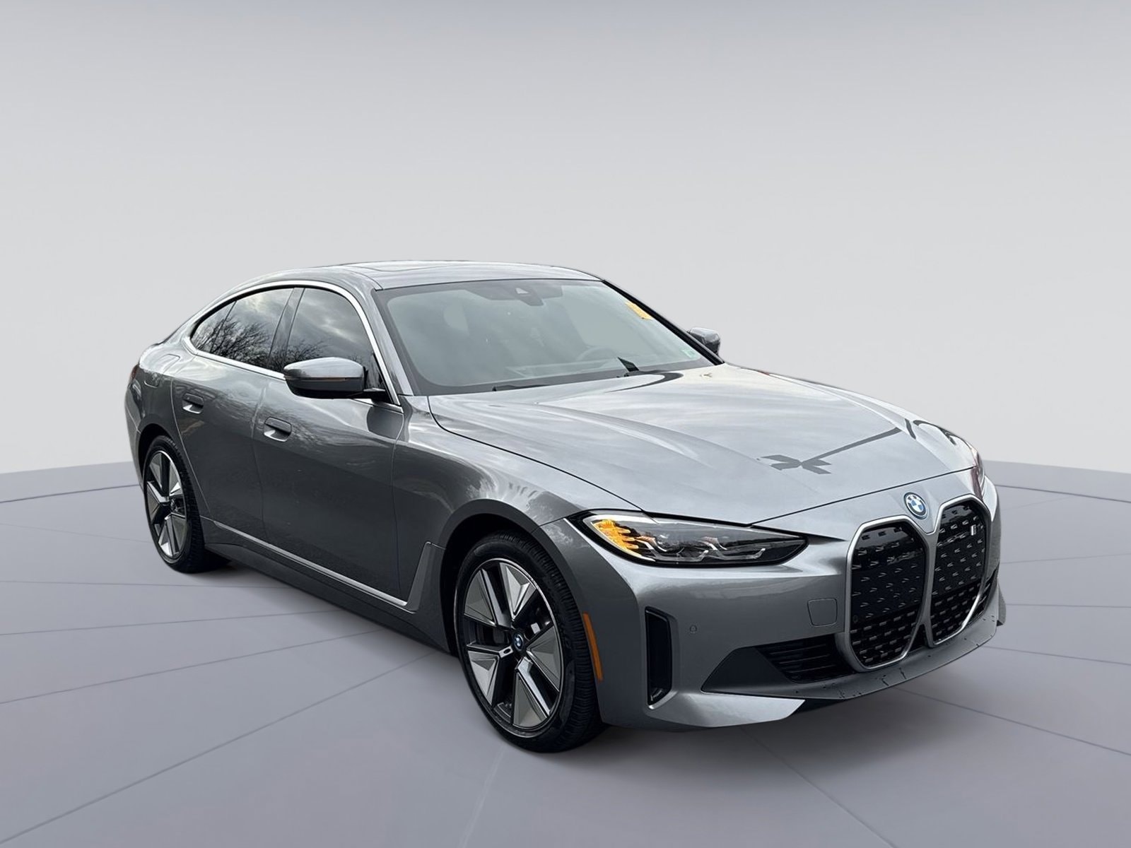 2024 BMW i4 35's photo