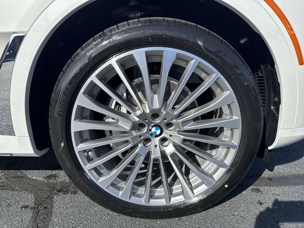 New 2026 BMW X7 xDrive40i SUV