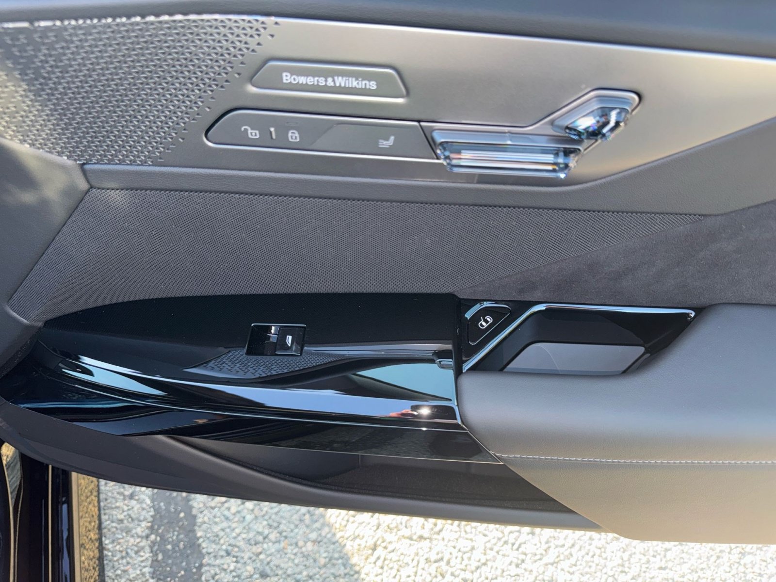 2027 BMW 7 Series 740i - Photo 35