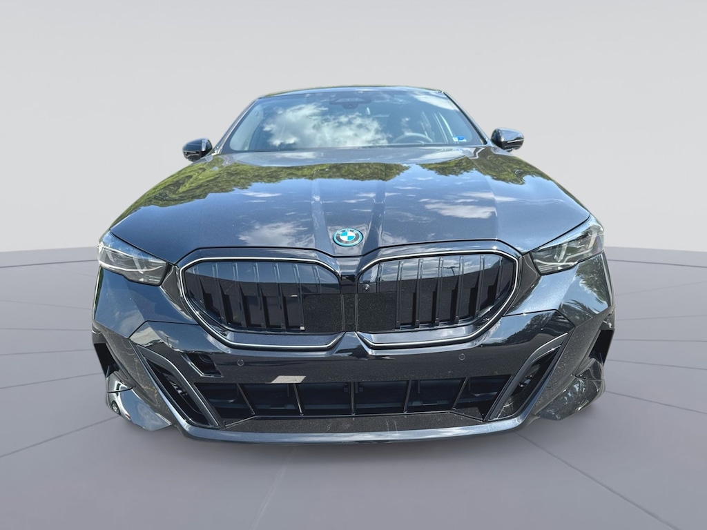 New 2027 BMW 550e xDrive Sedan