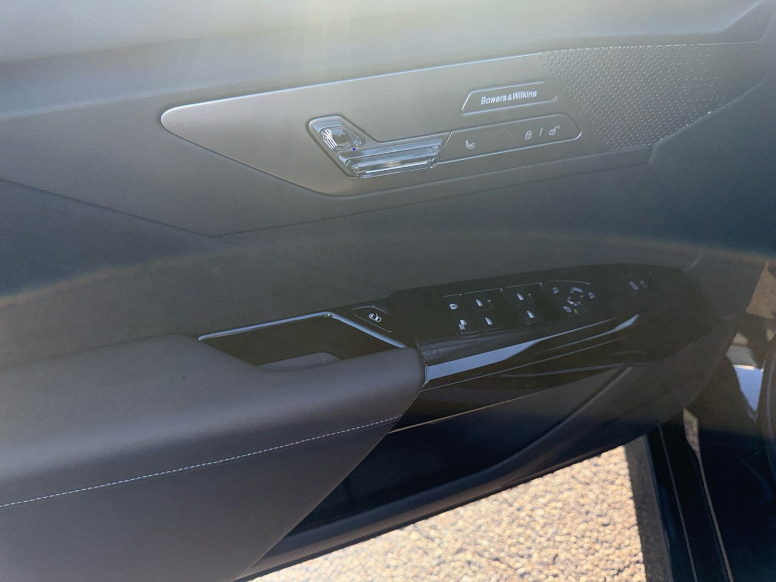 2027 BMW 7 Series 740i - Photo 9