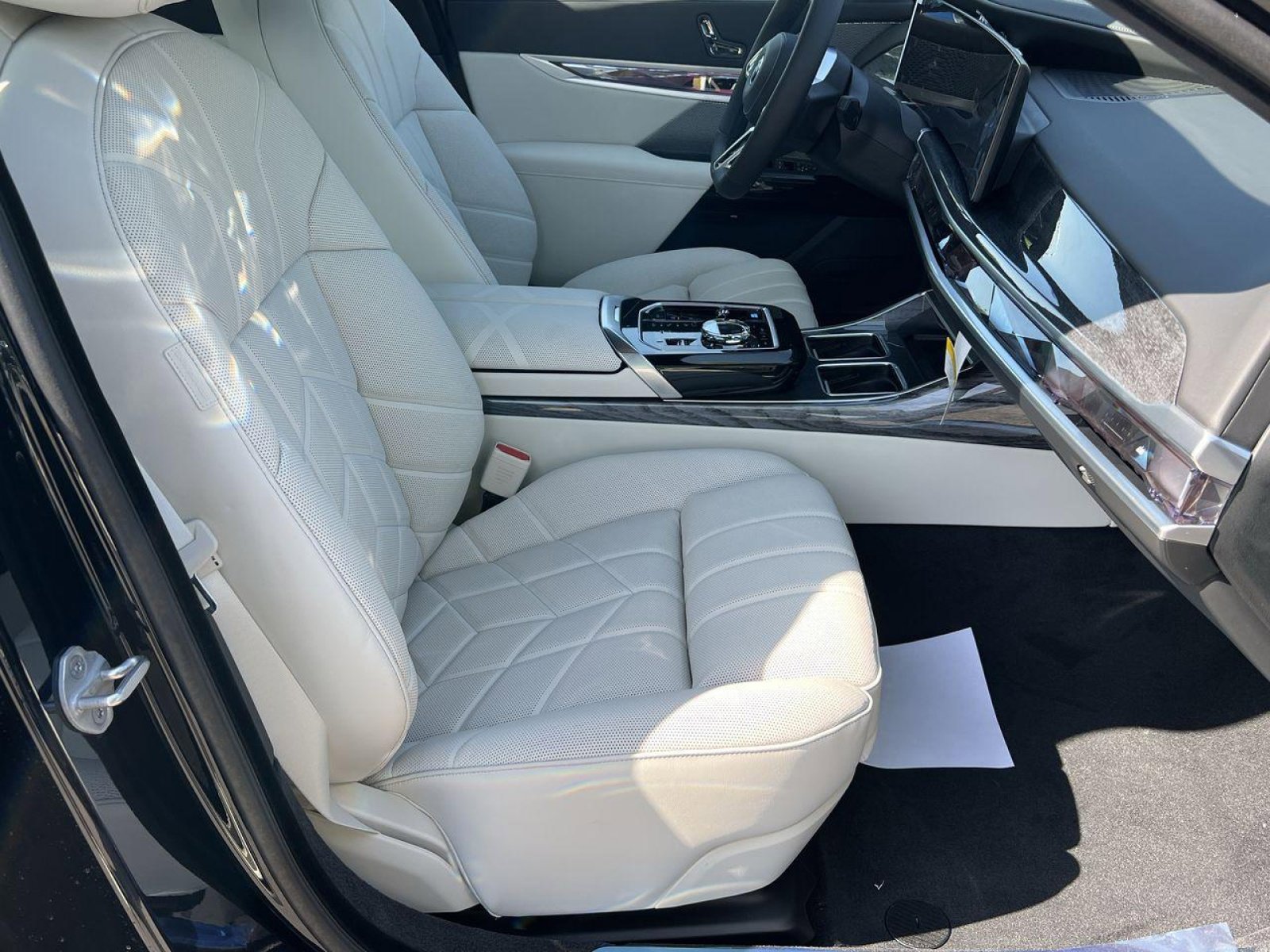 2025 BMW i7 50 - Photo 26