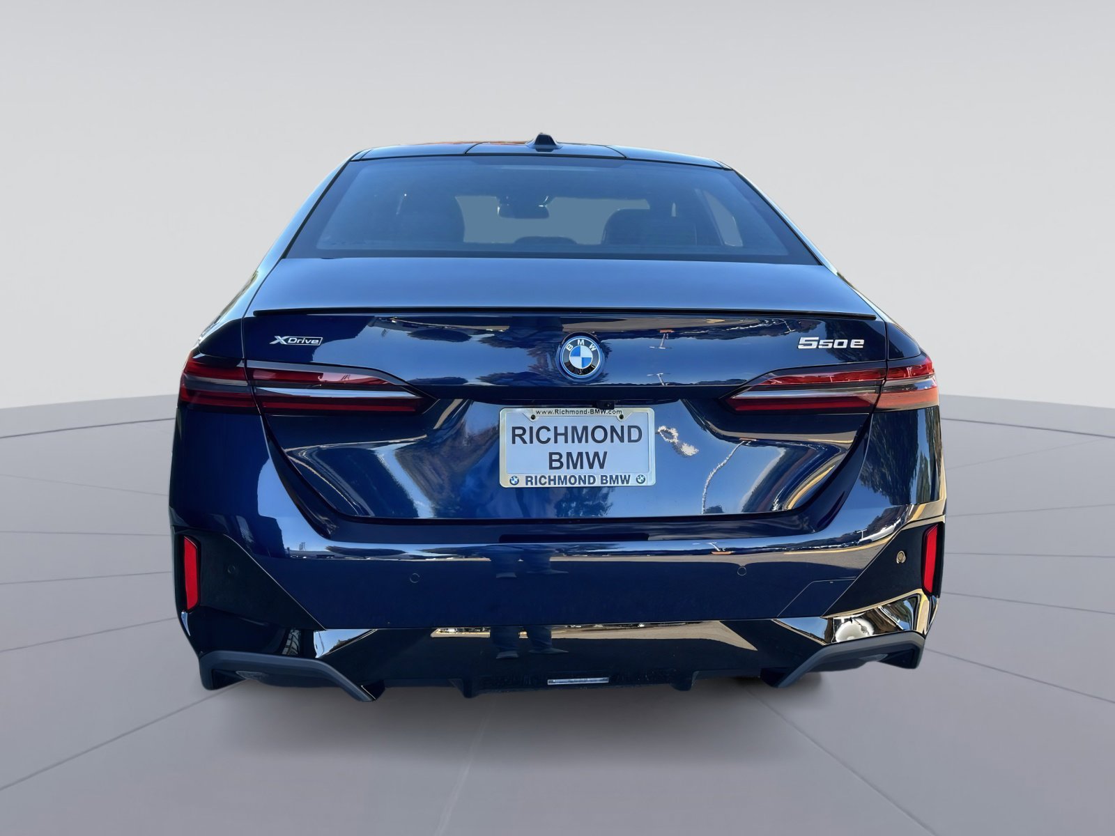 2026 Bmw 550e xDrive photo 4