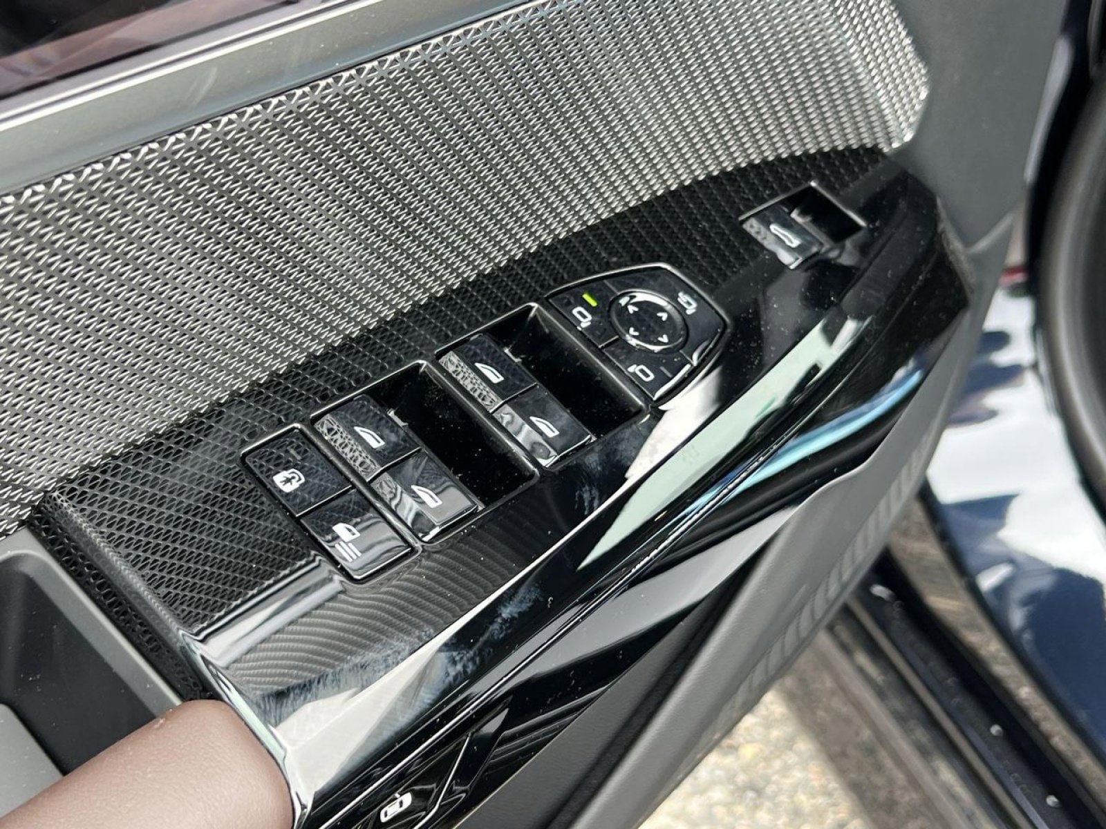 2025 BMW i7 50 - Photo 12