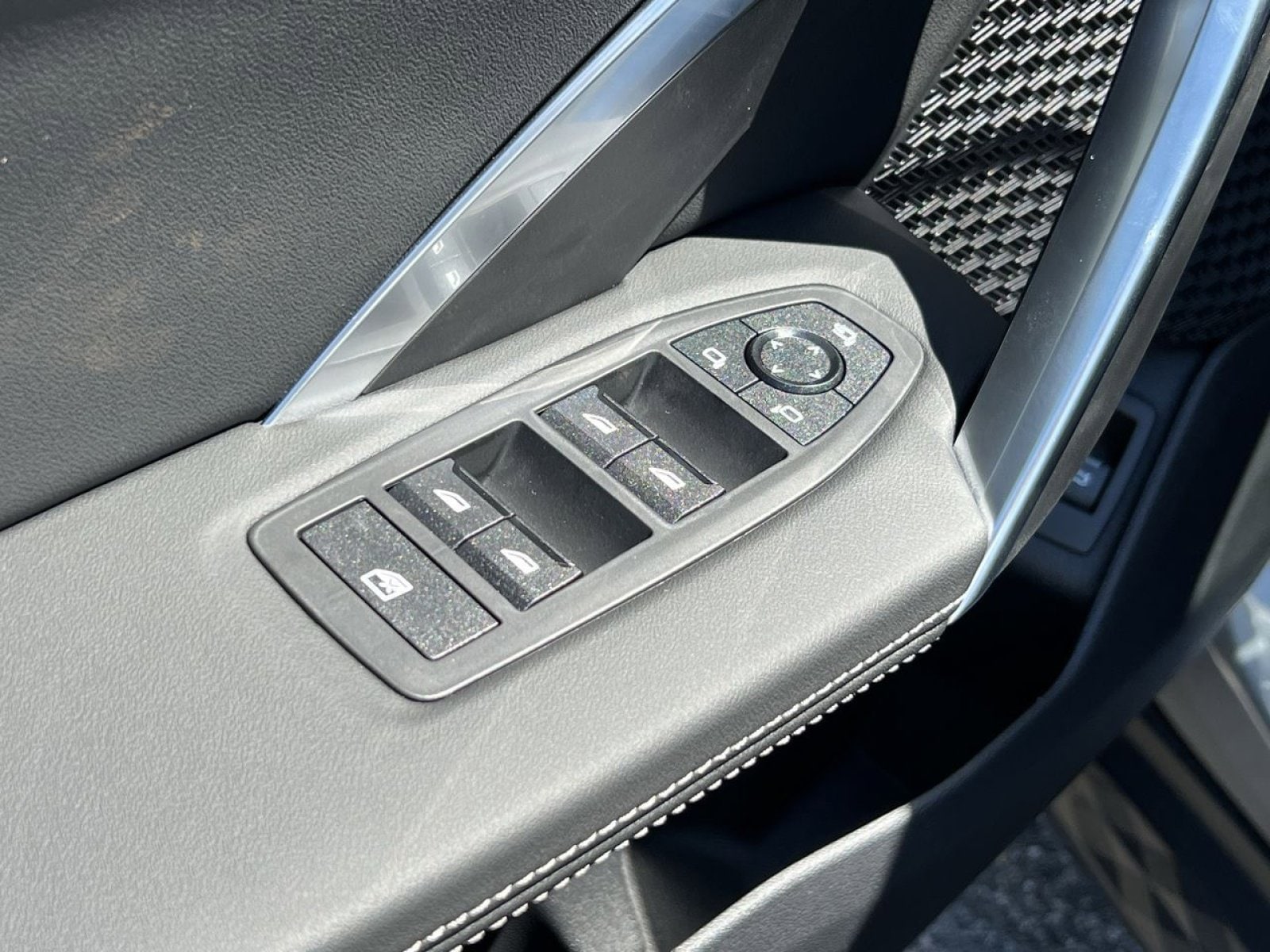 2026 BMW X2 28i - Photo 12