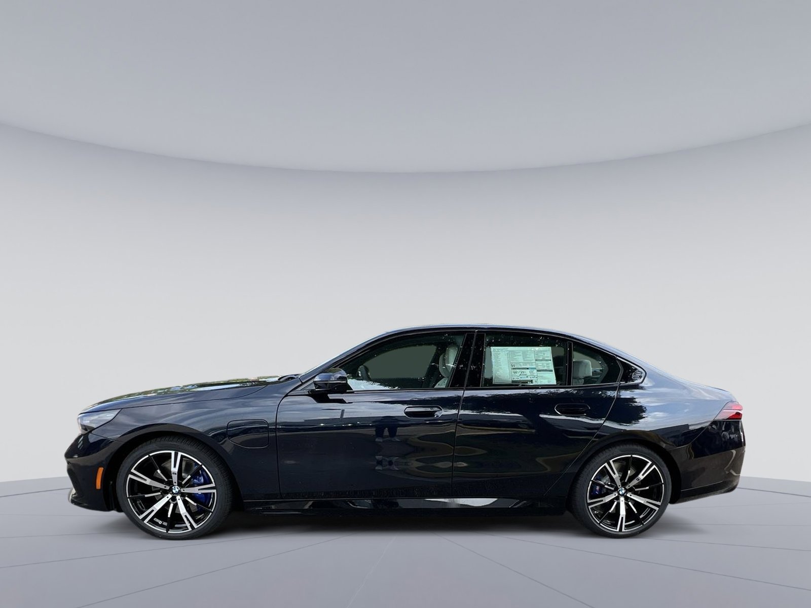 2026 Bmw 550e xDrive photo 2