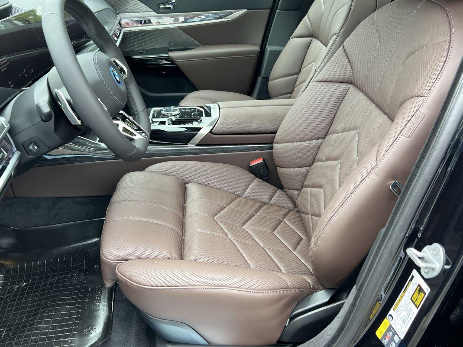 2025 BMW i7 50 - Photo 10