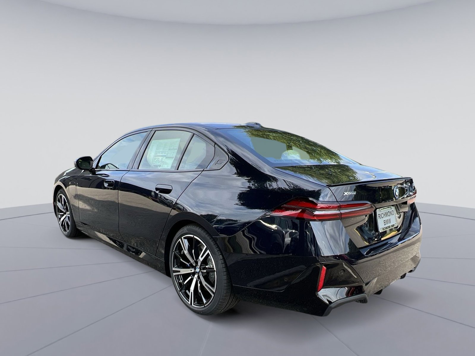 2026 Bmw 550e xDrive photo 3