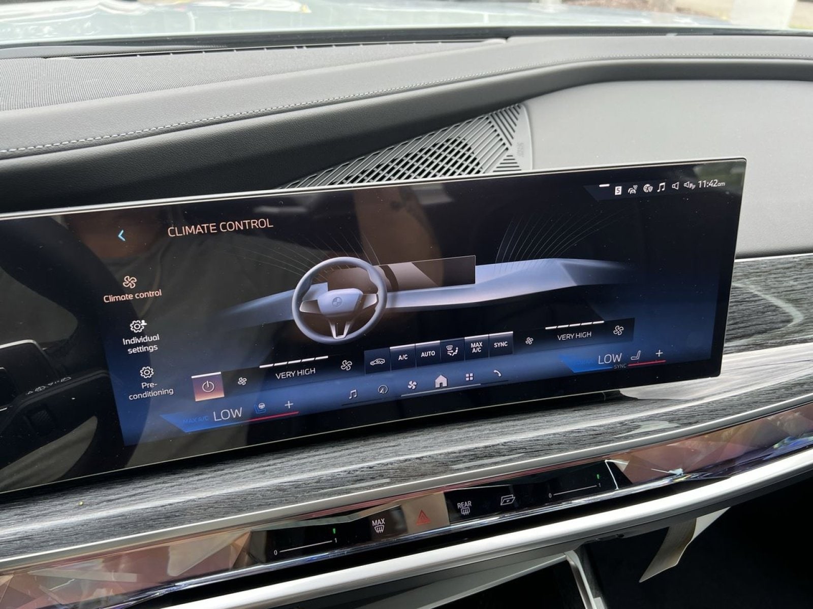 2025 BMW 7 Series 740i - Photo 18