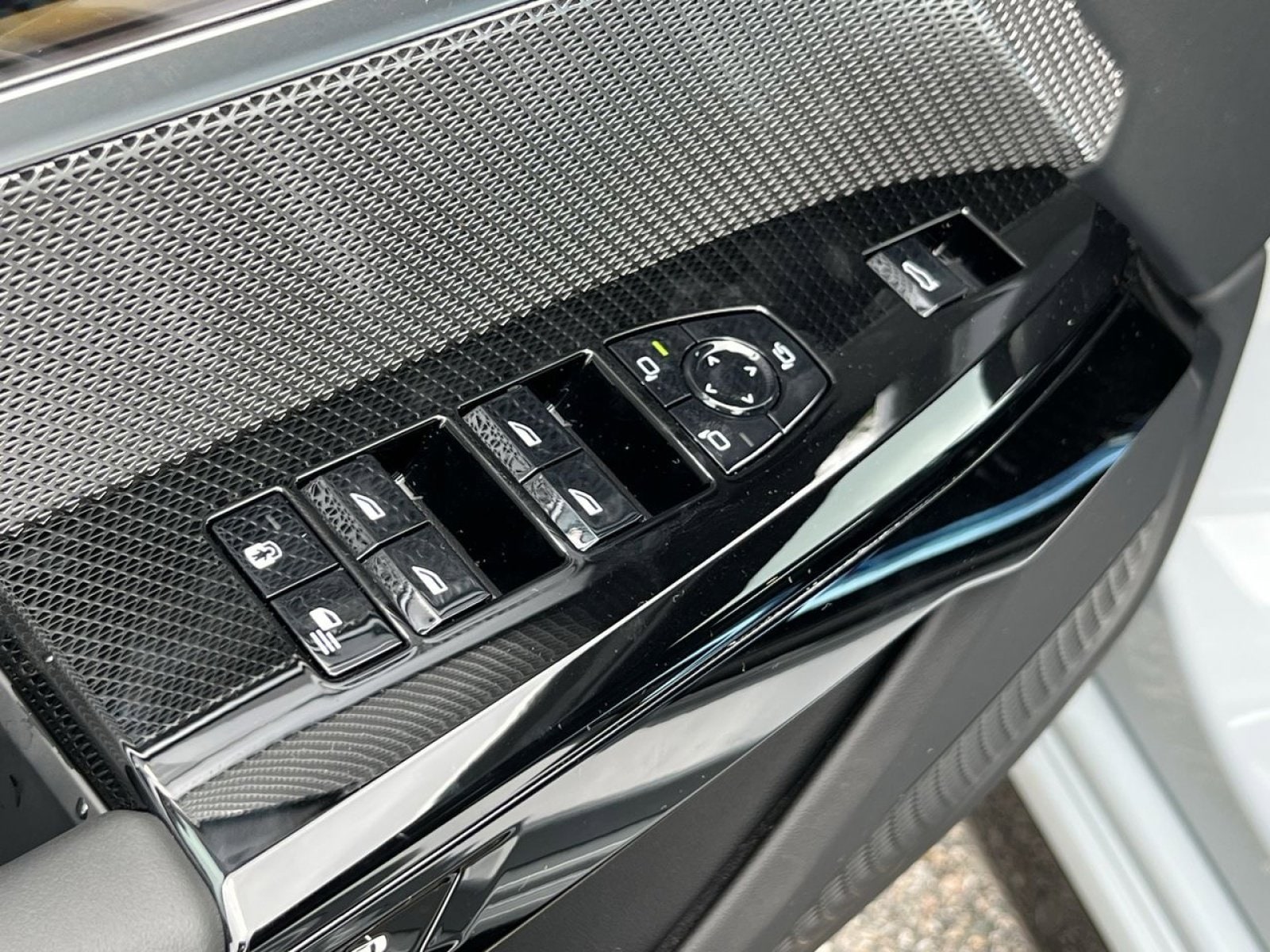 2025 BMW 7 Series 740i - Photo 12