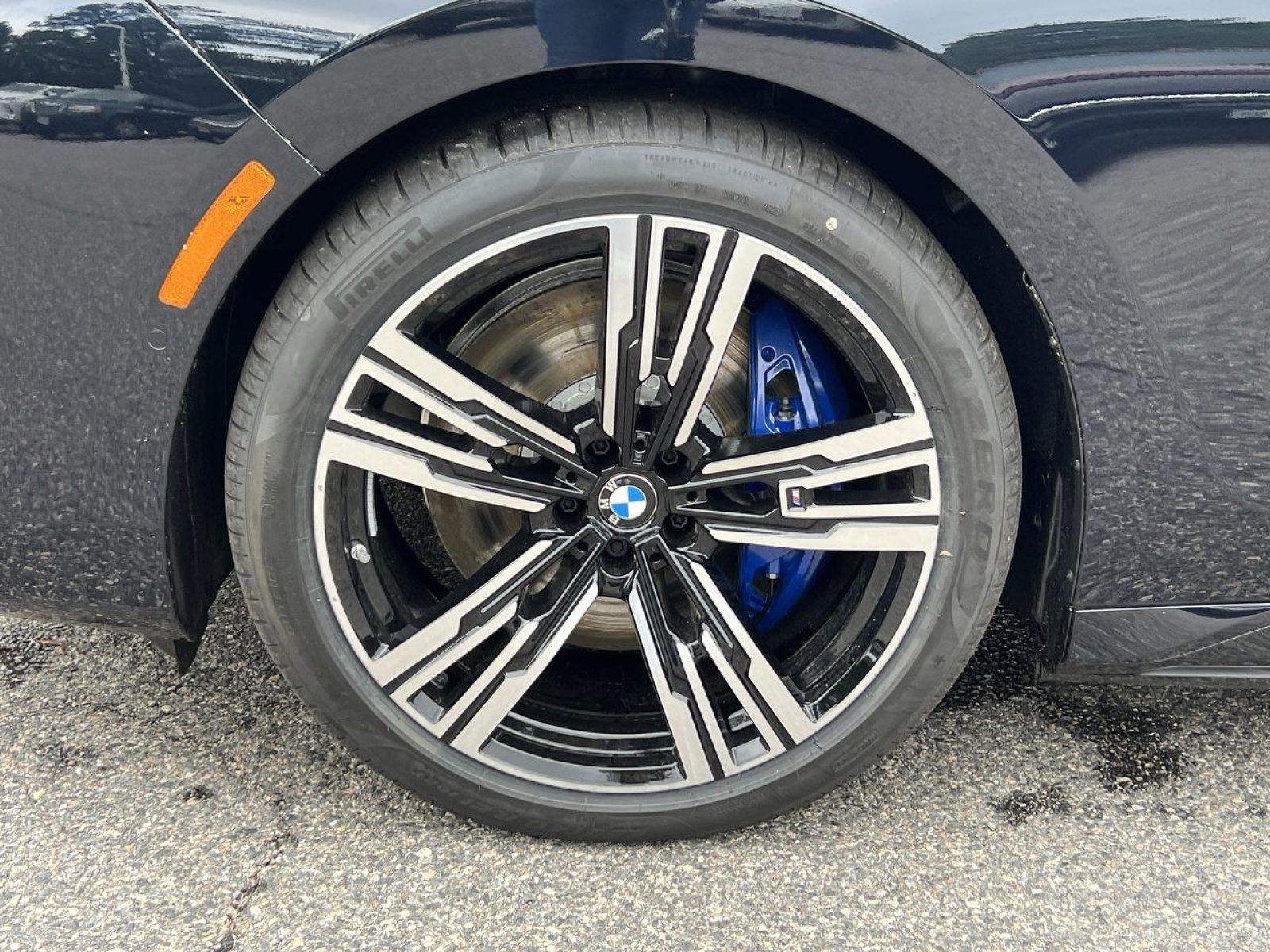 2025 BMW i7 50 - Photo 9