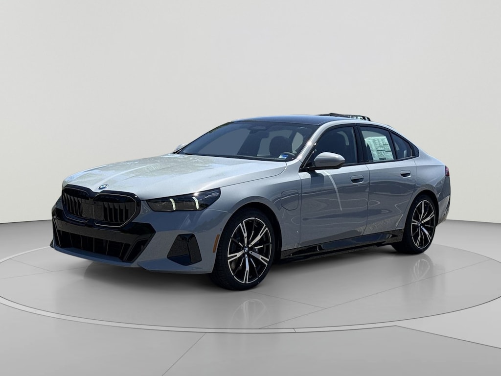 New 2027 BMW 550e xDrive Sedan