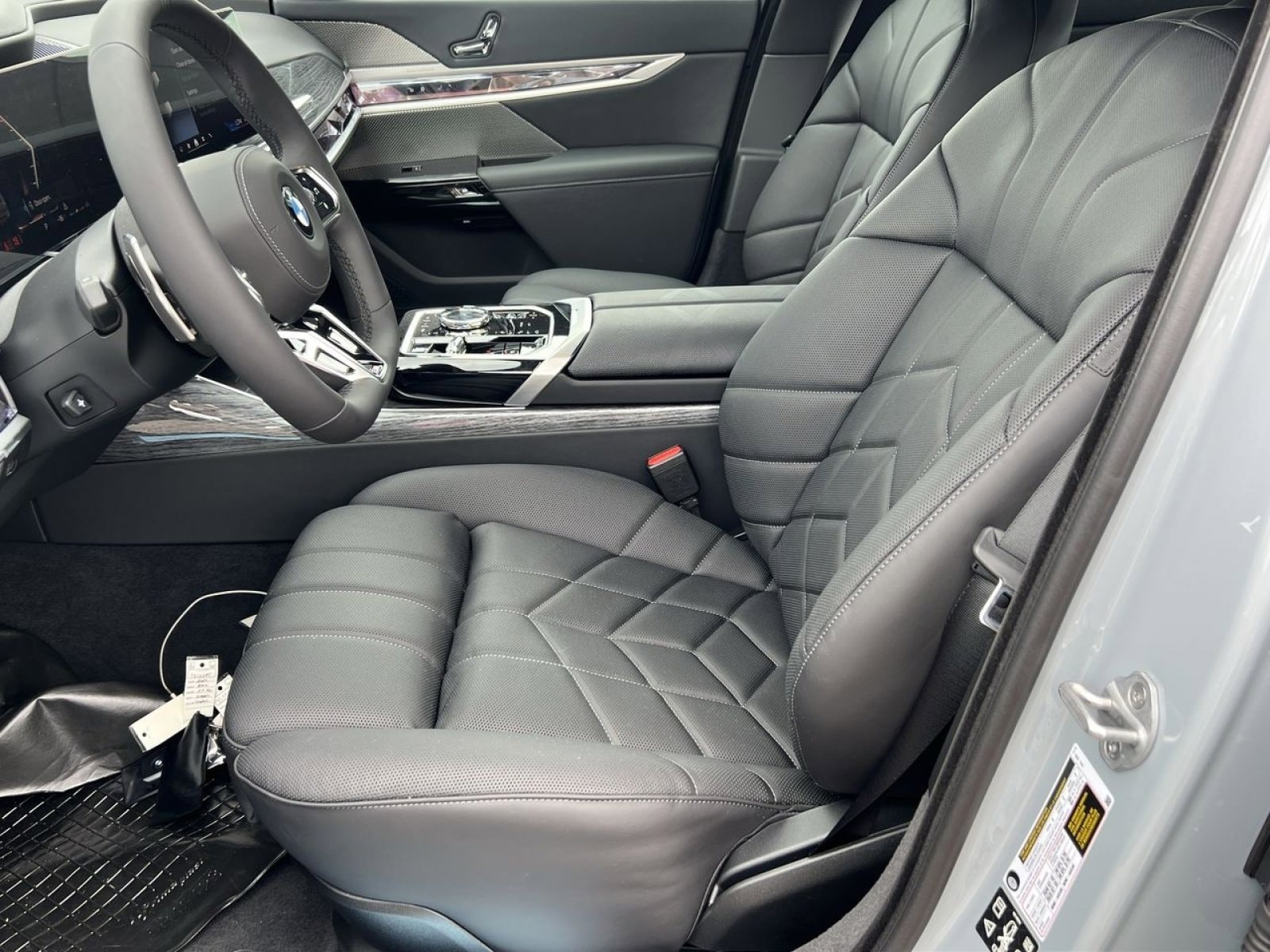2025 BMW 7 Series 740i - Photo 10