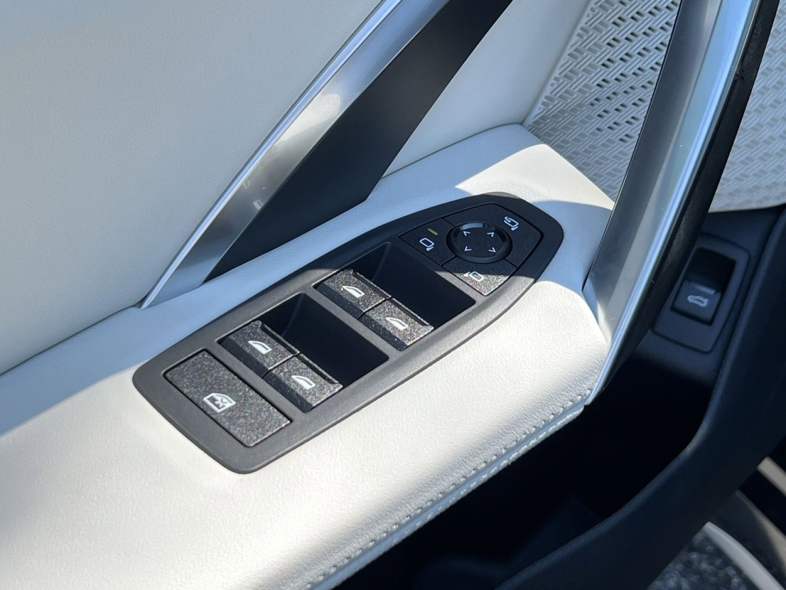 2026 BMW X1 28i - Photo 12