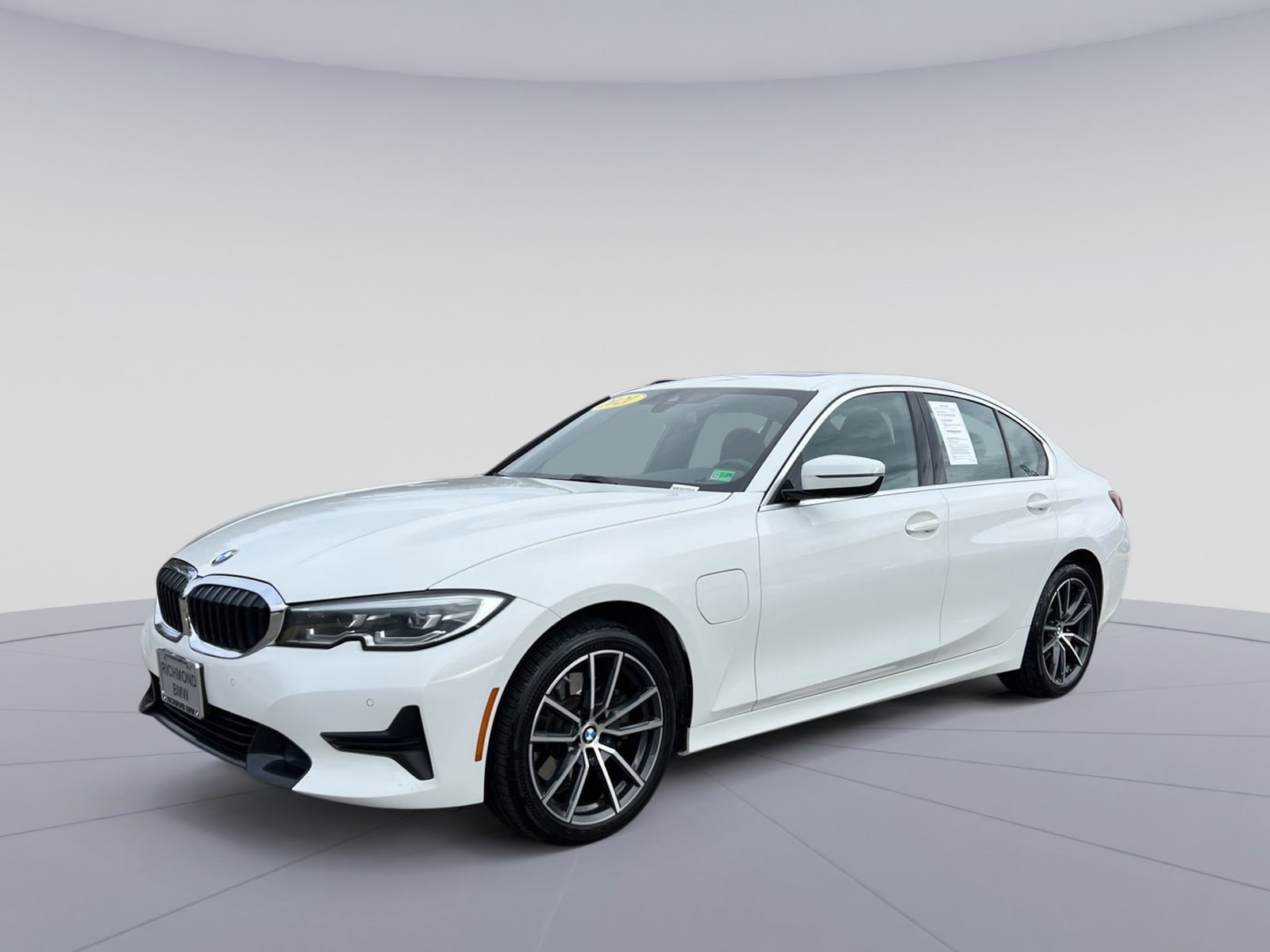 2021 BMW 3 Series 330e's photo