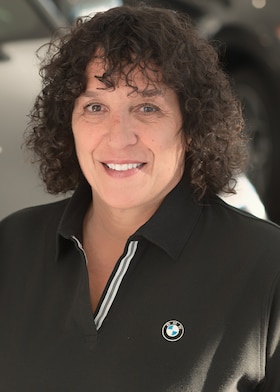 Staff member Lynette Paoletti from ID_5ab38ddb5afd