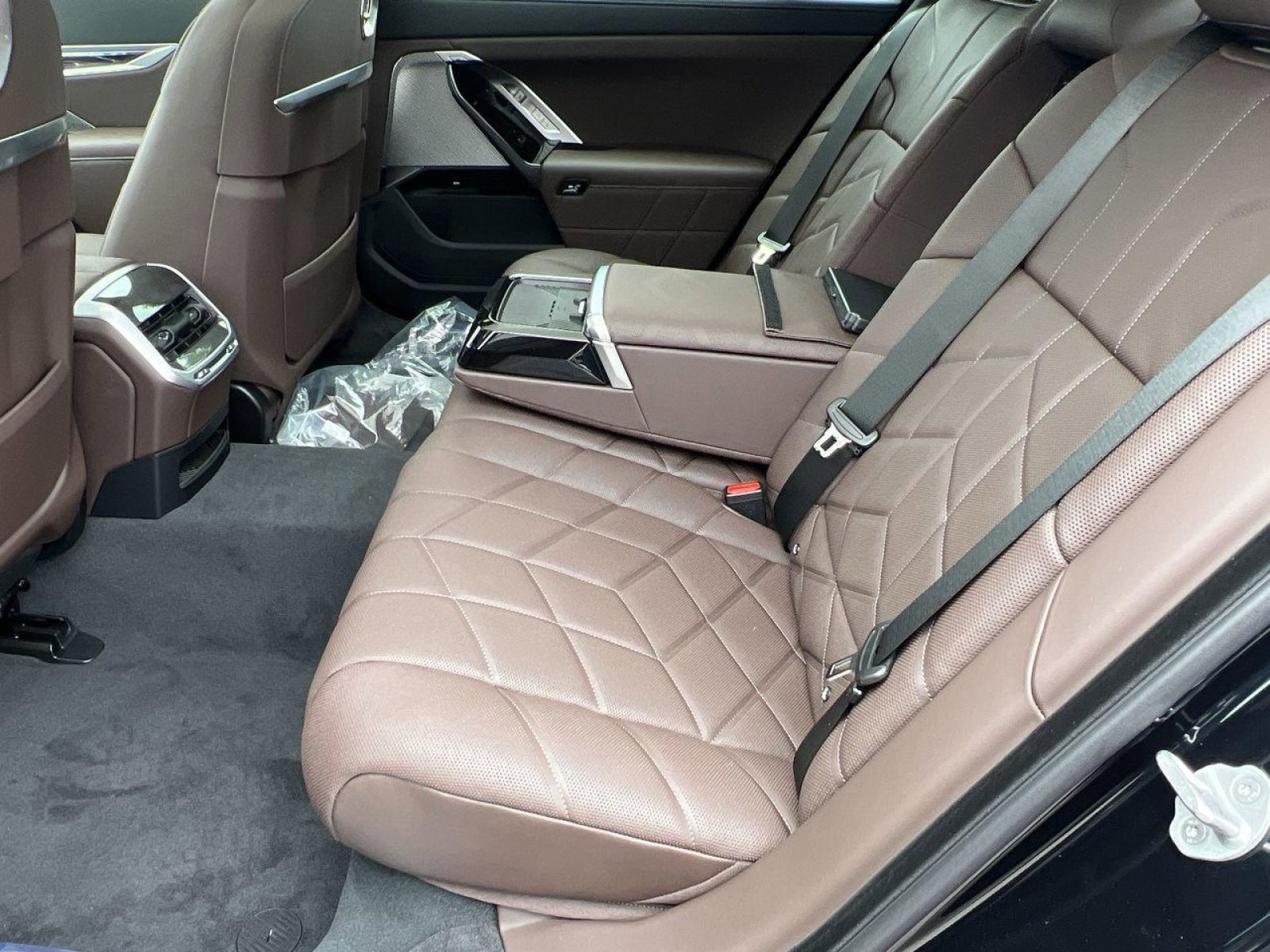 2025 BMW i7 50 - Photo 22