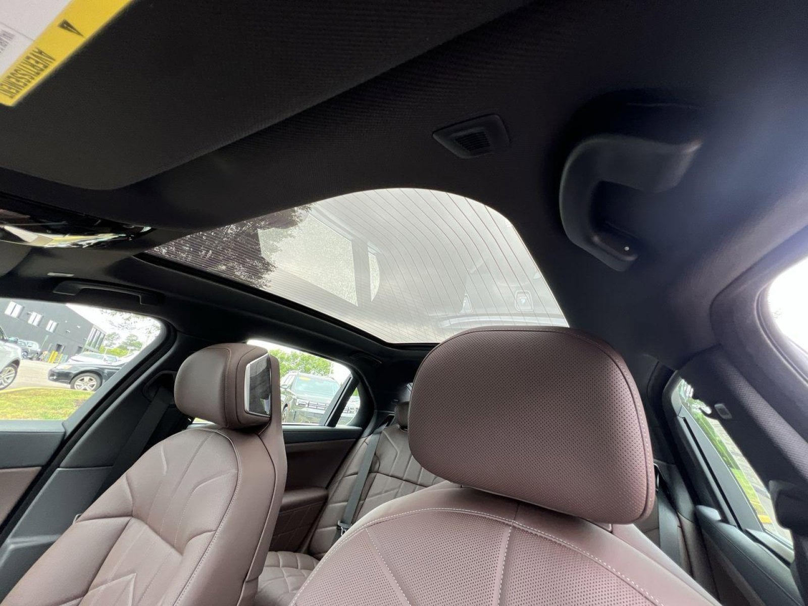 2025 BMW i7 50 - Photo 21