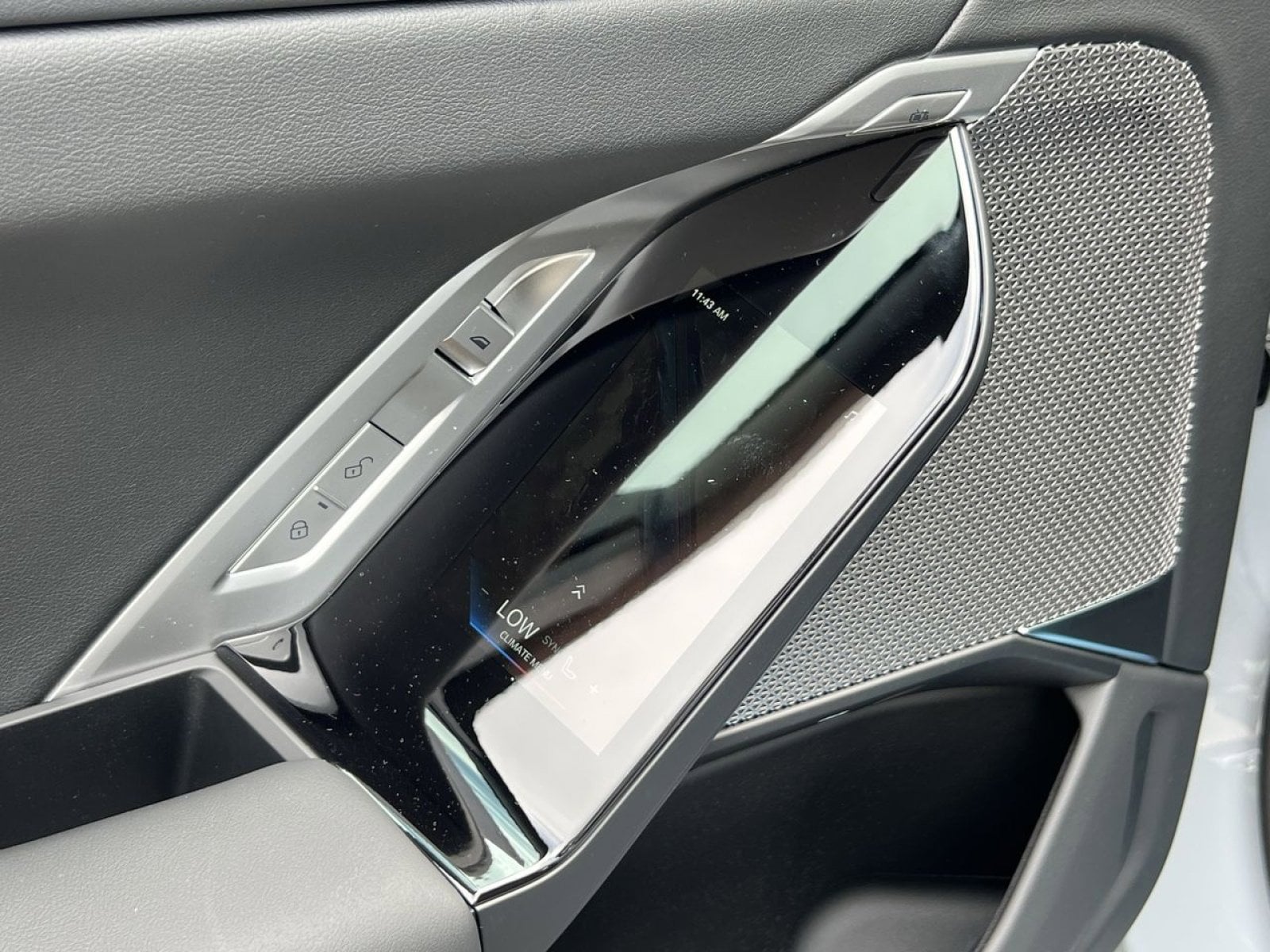 2025 BMW 7 Series 740i - Photo 32