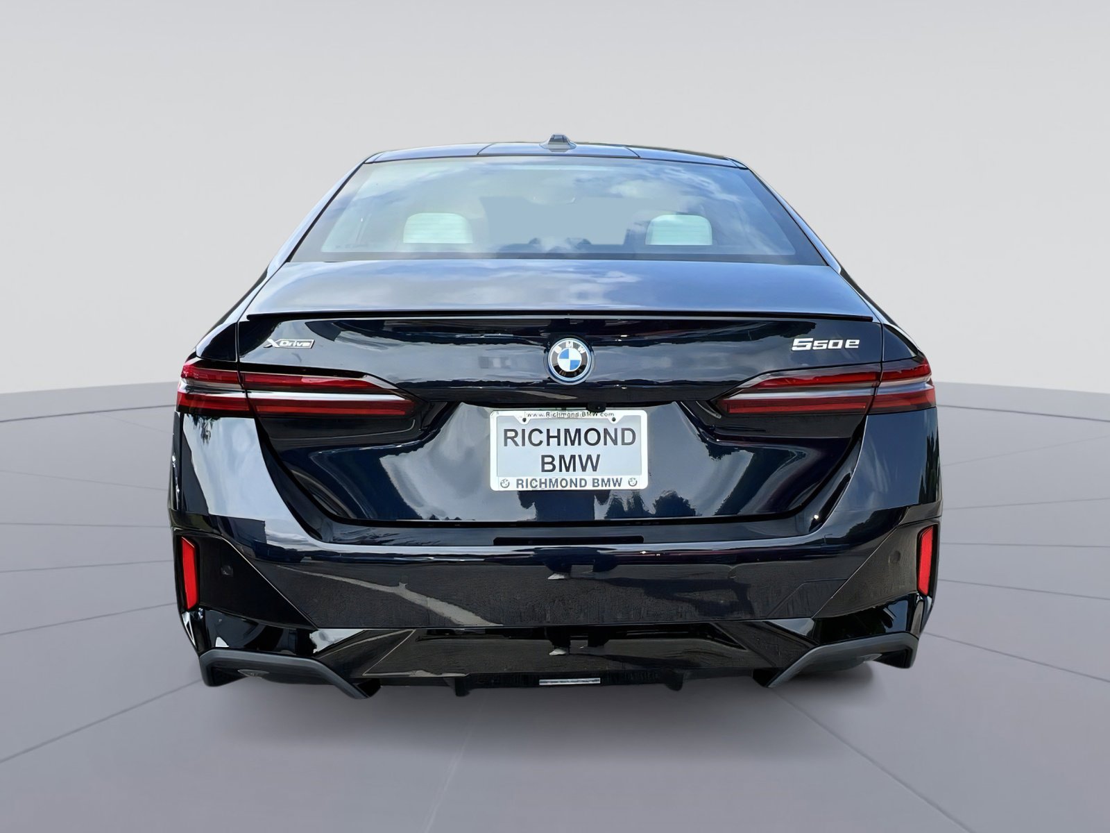 2026 Bmw 550e xDrive photo 4