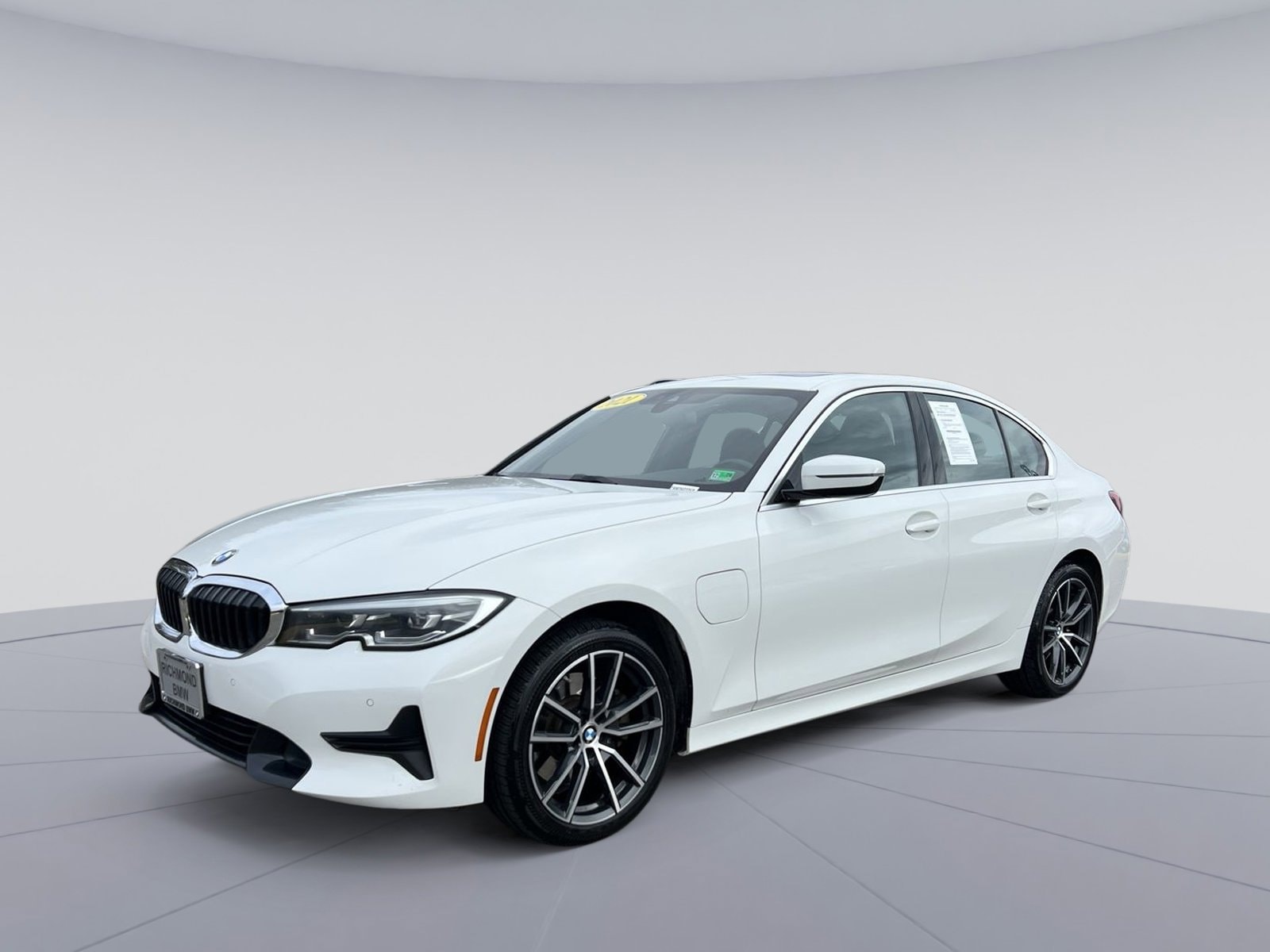 2021 BMW 3 Series 330e's photo