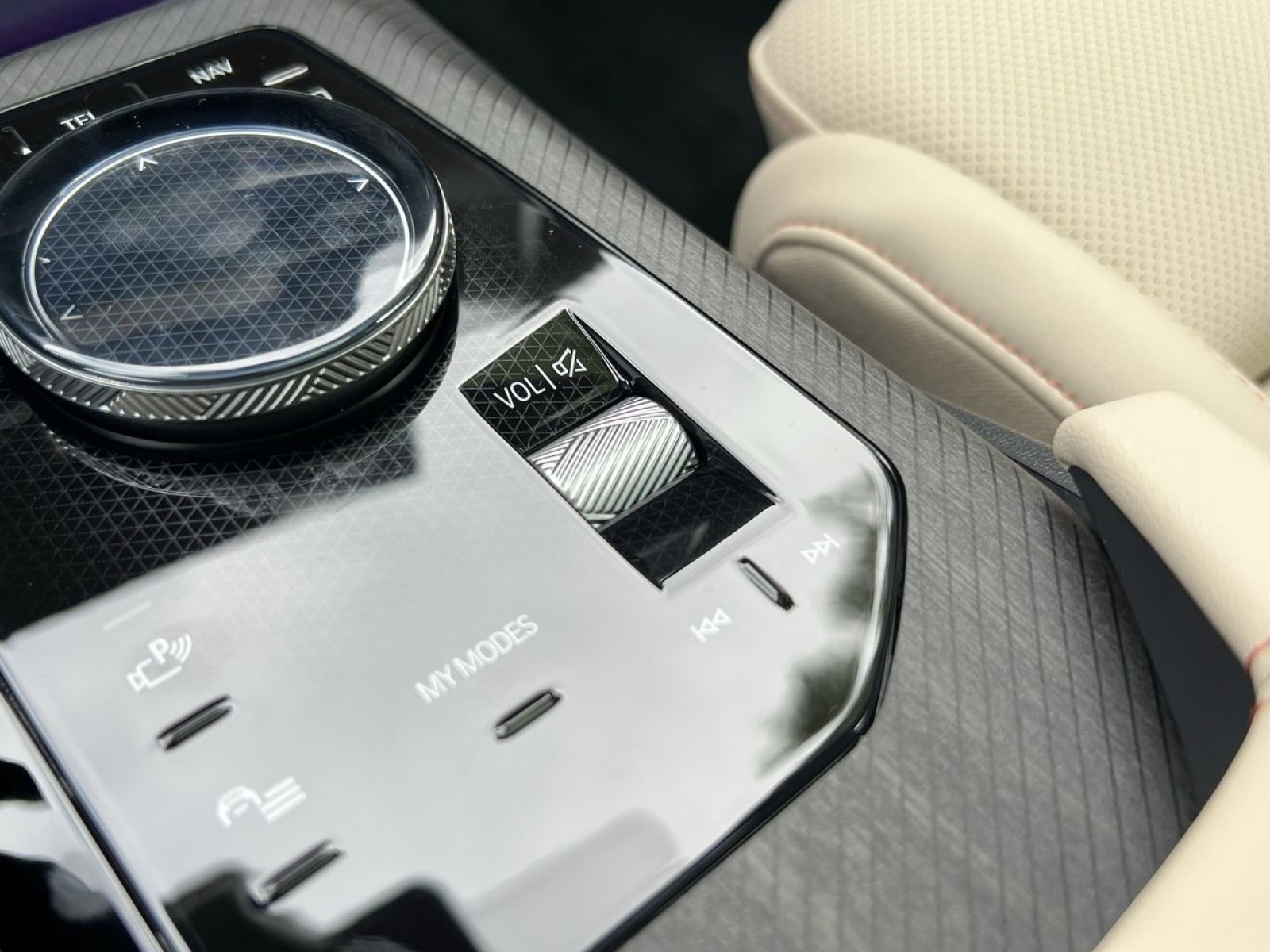 2026 BMW X3 30 - Photo 15